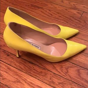 Manolo Blahnik Neon yellow pumps